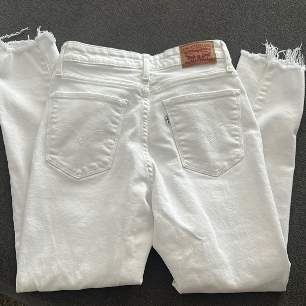 Levi's Women's Skinny ankle Leg White Jeans